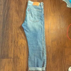 Light wash levis